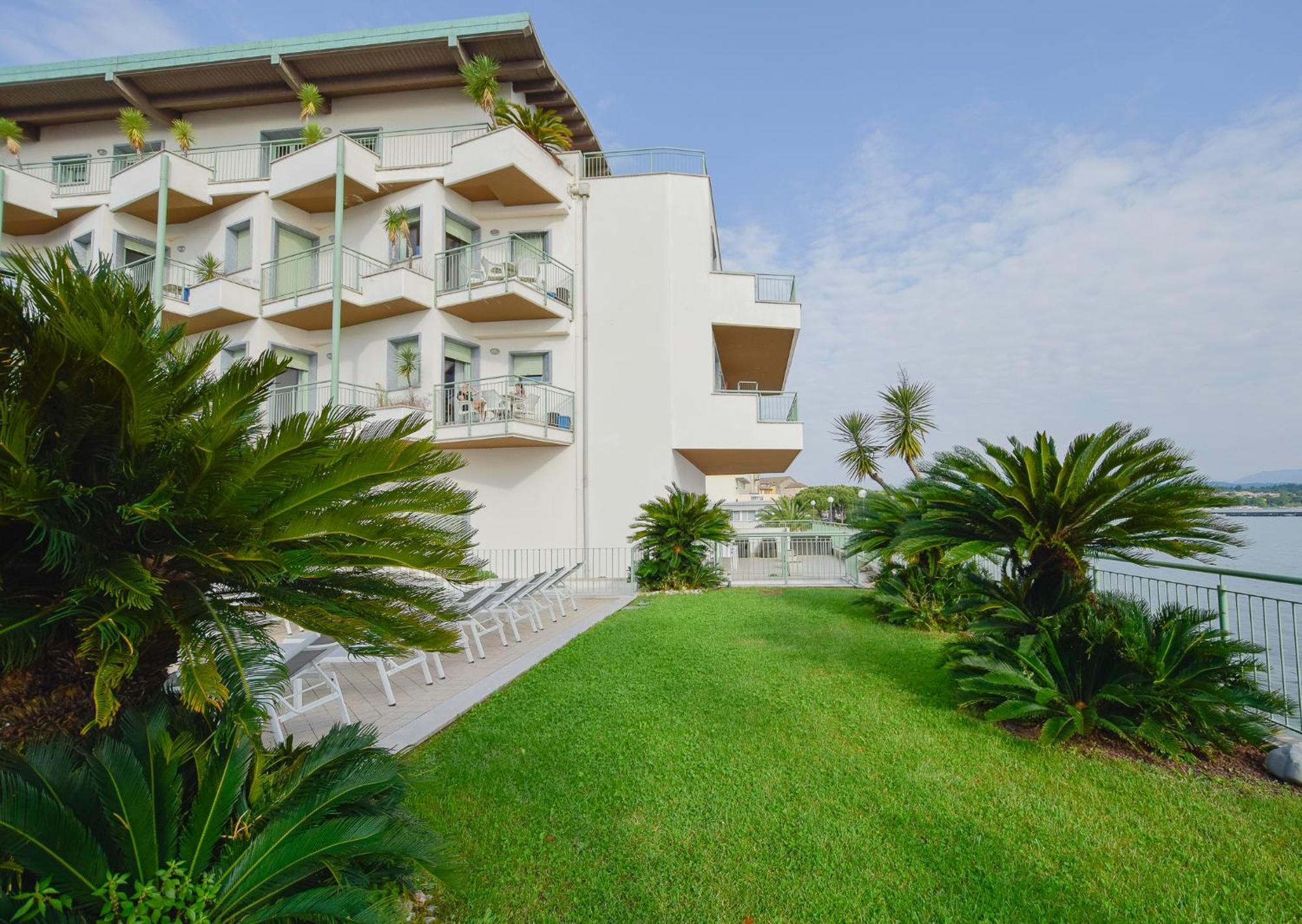 ديسينسانو ديل غاردا Residenza Miralago By Wonderful Italy المظهر الخارجي الصورة